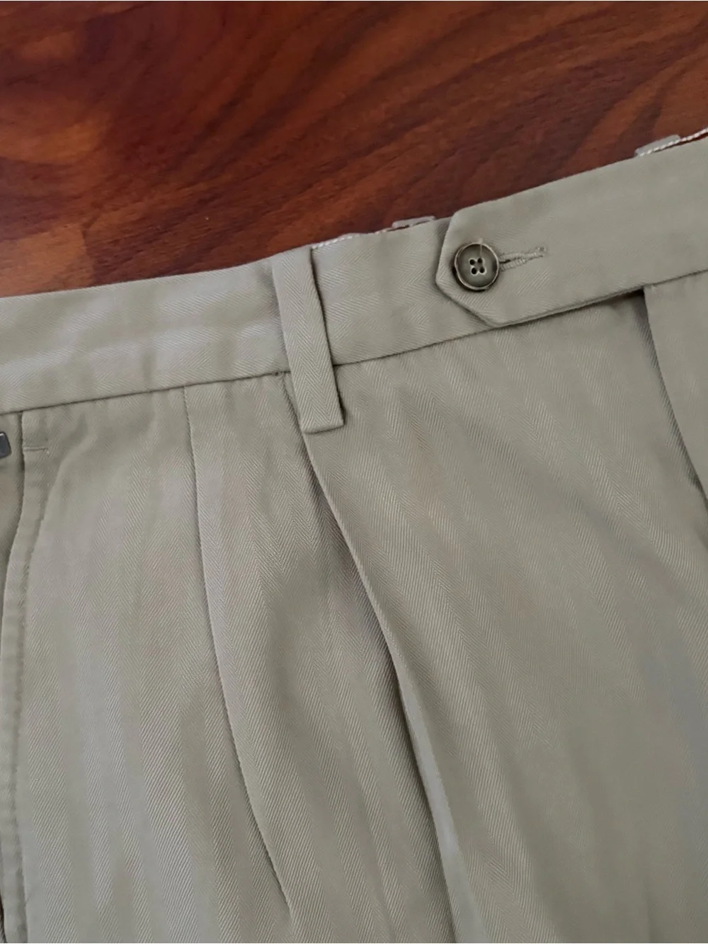 Tommy Bahama Mens Silk Blend Pleated Dress Pants Chino Beige Tan 35x28 Beach USA
